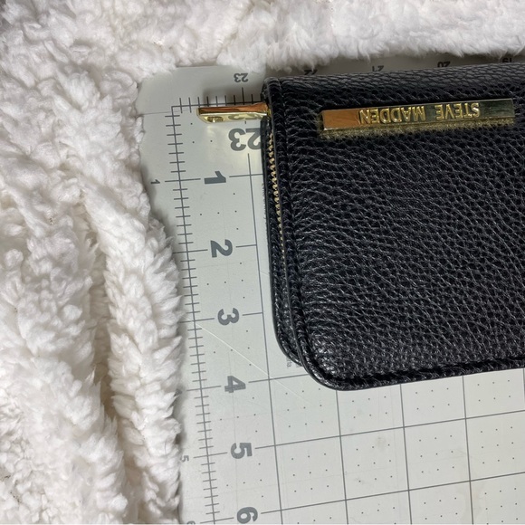 STEVE MADDEN ZIPPERED WALLET - Picture 10 of 10